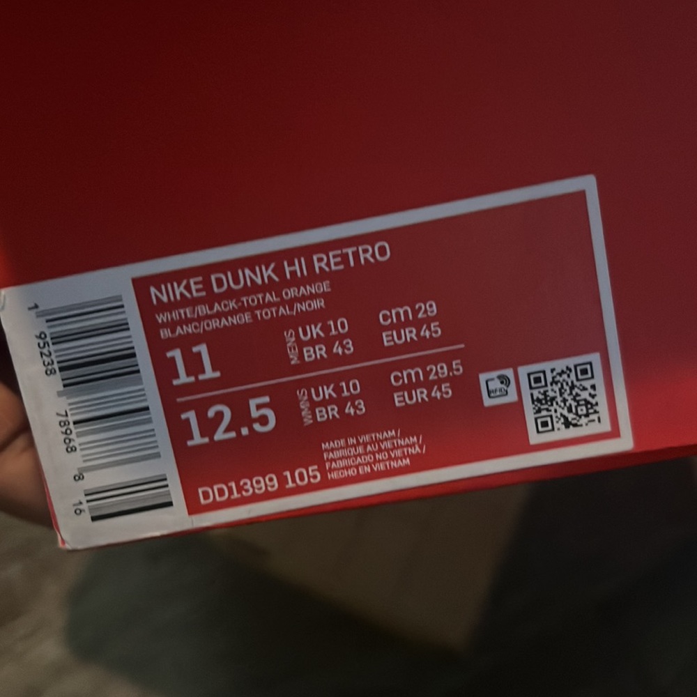 Nike Dunks High Top - image 4